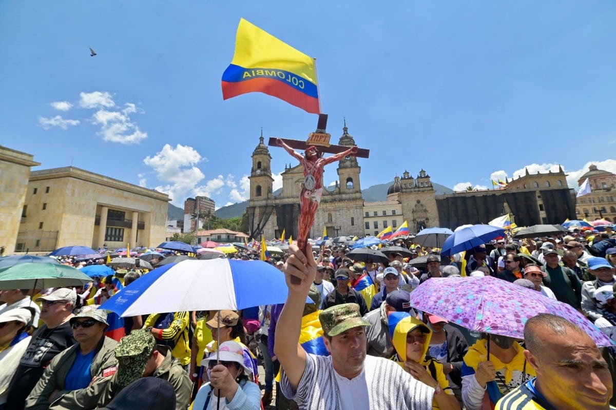 Decenas De Miles De Colombianos Salen A Las Calles A Protestar