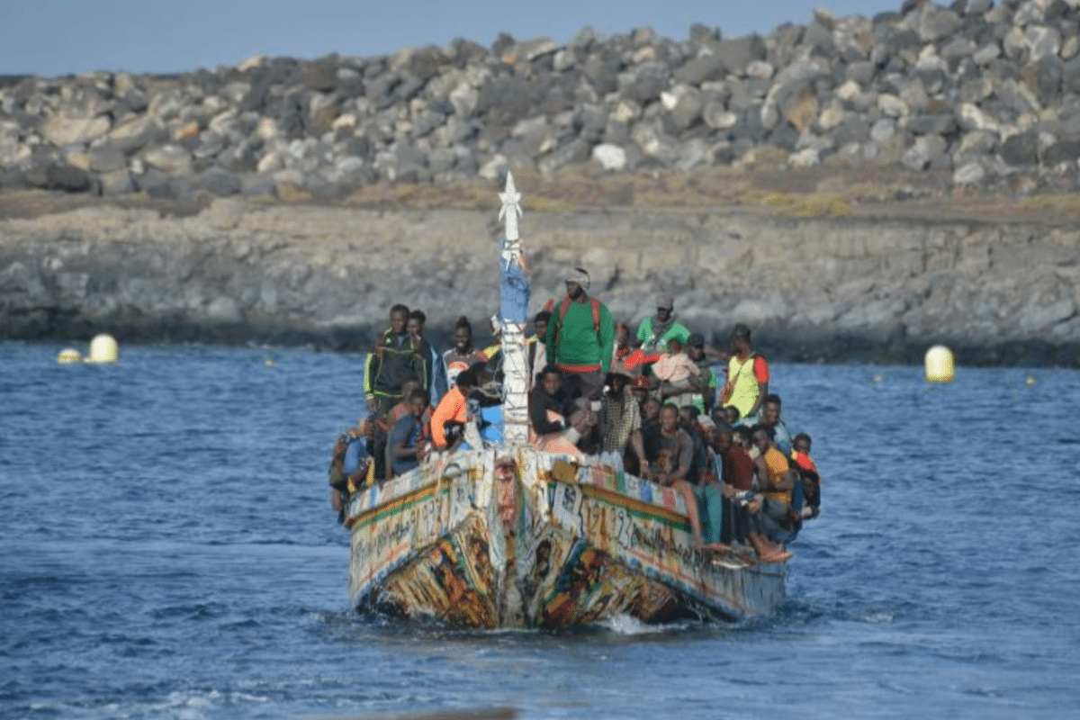 Llegan A Gran Canaria Y El Hierro Otros Dos Cayucos Con Inmigrantes