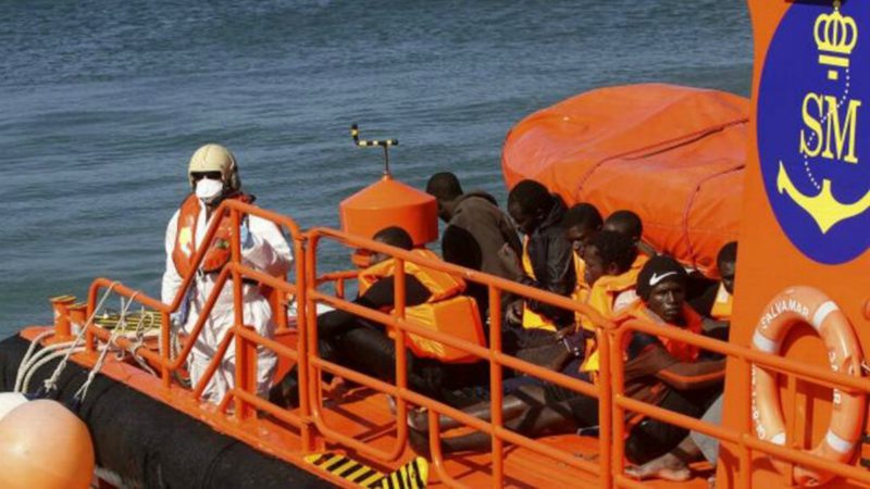 Salvamento busca a 49 inmigrantes desaparecidos en el Estrecho