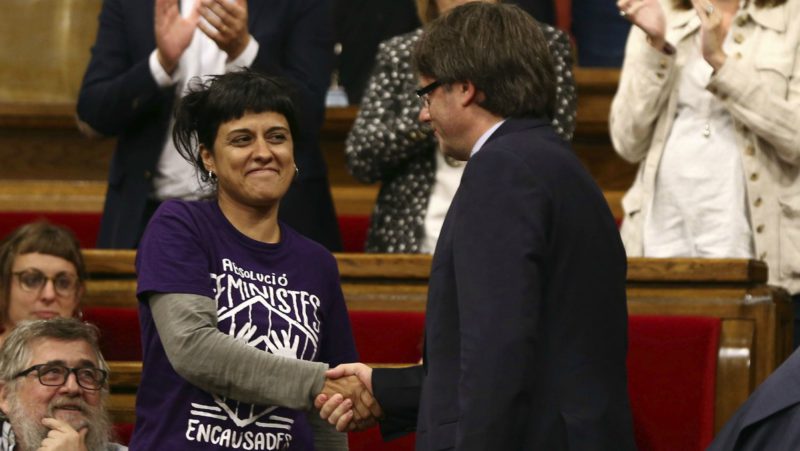 La CUP exige a Puigdemont que extienda la purga a los alcaldes críticos