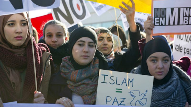 Musulmanas defienden el velo y cargan contra la 'cultura patriarcal' española