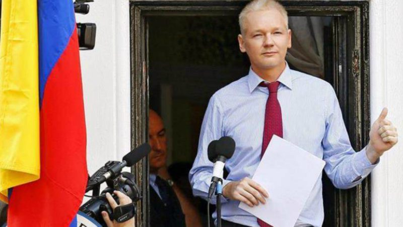 Assange llama a los catalanes a utilizar la violencia contra la Guardia Civil