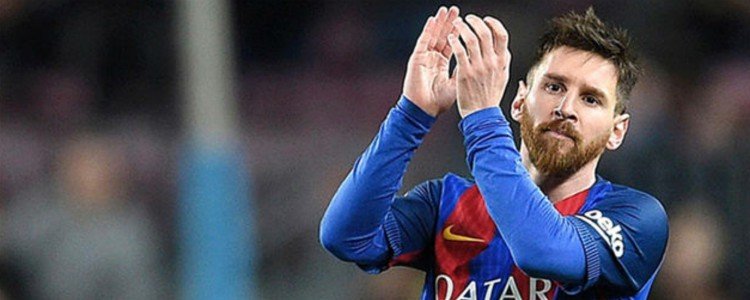 El agarrón de Messi a Skomina demuestra que no hay criterio arbitral