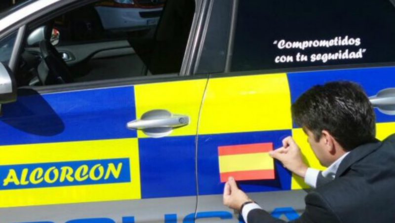 Alcorcón pone la bandera de España en todos los vehículos de la Policía Municipal