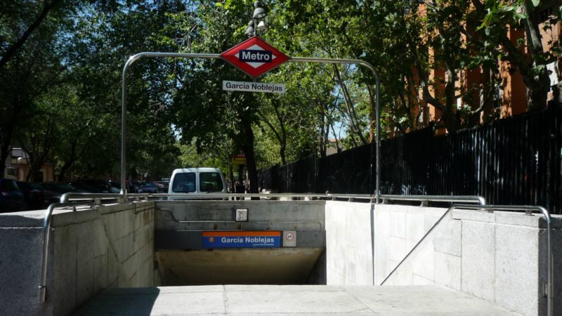 Metro de Madrid mantiene la estación de García Noblejas contra la Memoria Histórica de Carmena