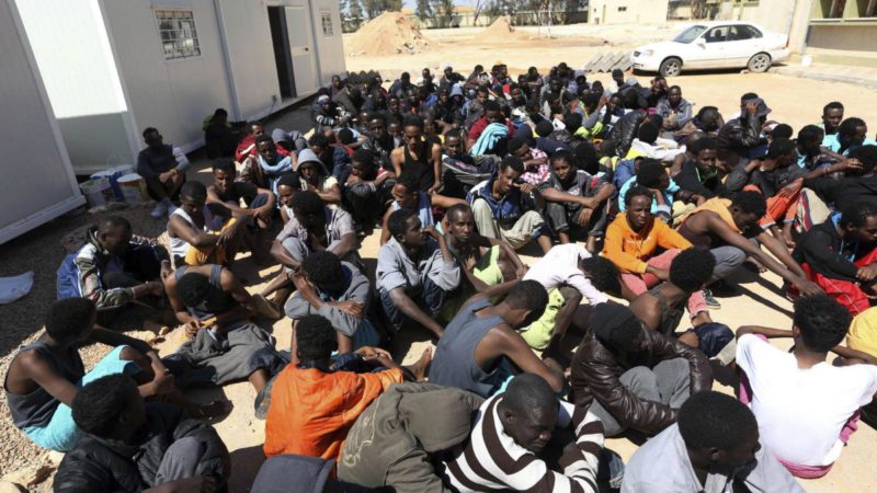 Más de 800.000 inmigrantes esperan en Libia para dar el salto a Europa