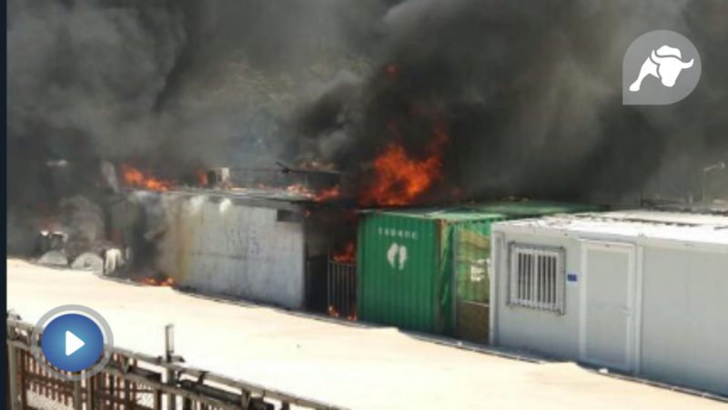 Disturbios y agresiones a policías y bomberos en un centro de refugiados griego