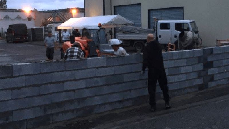 Franceses levantan un muro para frenar la inmigración
