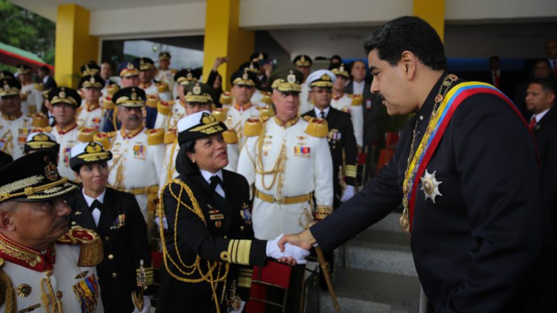 El baile de Nicolás Maduro mientras su guardia reprime a los opositores