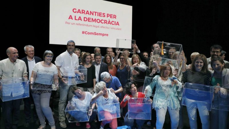 La Guardia Civil registra el teatro en el que se presentó la ley del referéndum