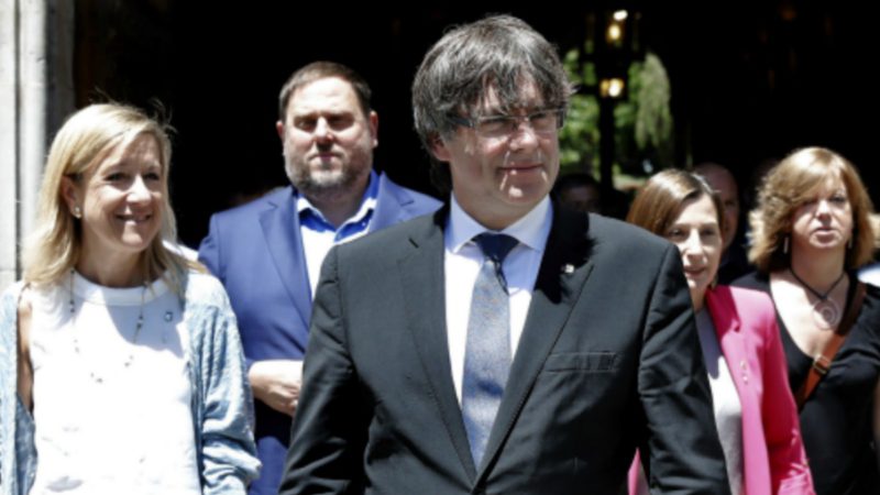 Puigdemont, a los alcaldes separatistas: 'Daréis más miedo'