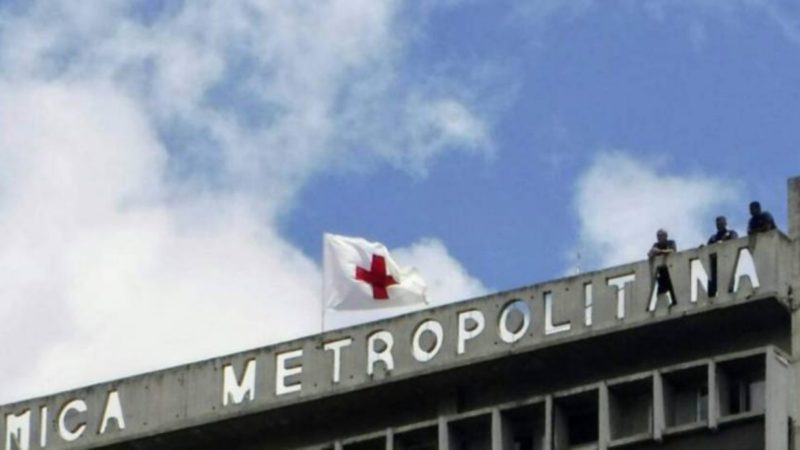 Los hospitales venezolanos despliegan la bandera de Cruz Roja ante la represión