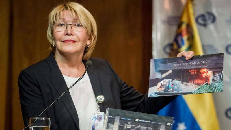 La fiscal Luisa Ortega sale de Venezuela en lancha por la persecución de Maduro