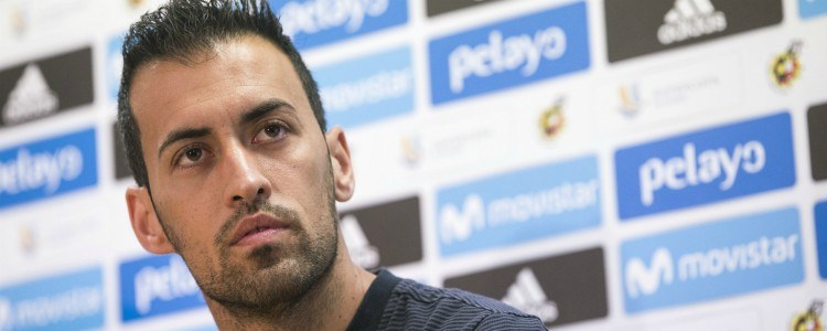 Busquets defiende a Piqué, señalado por la directiva en la ida de la Supercopa