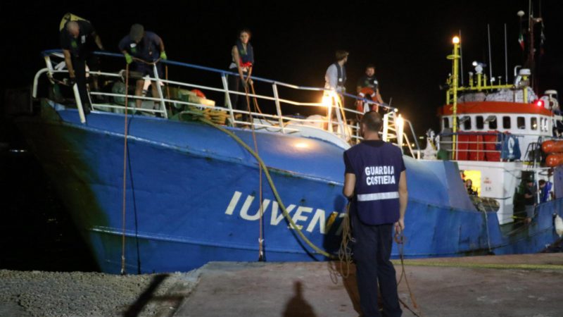 Italia confisca un barco a una ONG por ‘favorecer la inmigración clandestina’