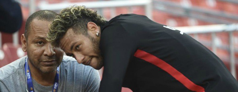 El padre de Neymar culpa a la directiva de la salida de su hijo al PSG