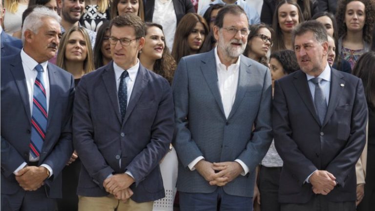 El líder del Ejecutivo, Mariano Rajoy y el presidente de Galicia, Alberto Núñez Feijóo, durante la celebración del 40 aniversario de HOTUSA | EFE