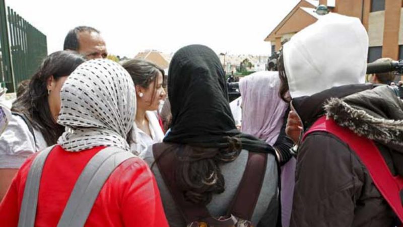 Temario en un colegio islámico de Londres: 'El hombre puede pegar a la mujer'