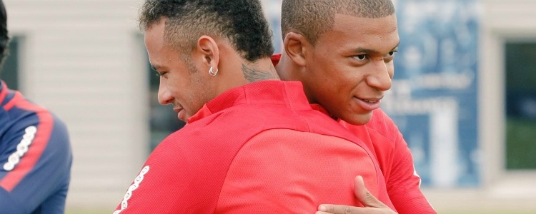 Mbappé y Neymar, 400 millones de euros a una carta