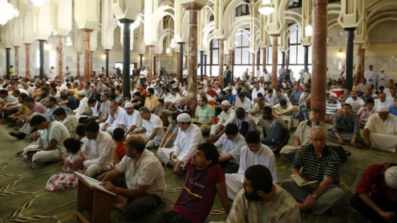Intensifican la vigilancia de mezquitas en Madrid para evitar atentados