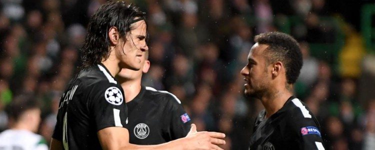 Neymar pide perdón a Cavani delante de todos los compañeros