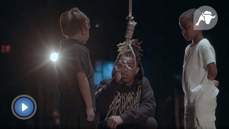 Un rapero negro de EEUU ‘ahorca’ a un niño blanco en su último videoclip