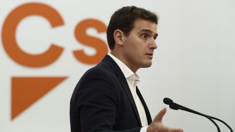 Rivera pide al PSOE que se abstenga en los Presupuestos de 2018