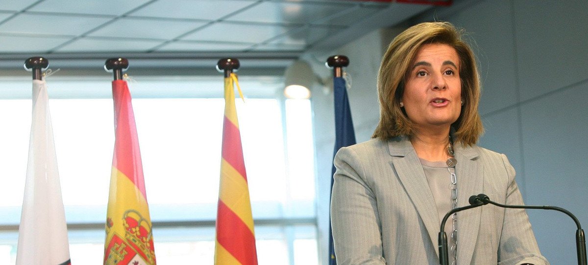 España triplica el paro de la OCDE, mientras Báñez presume de empleo