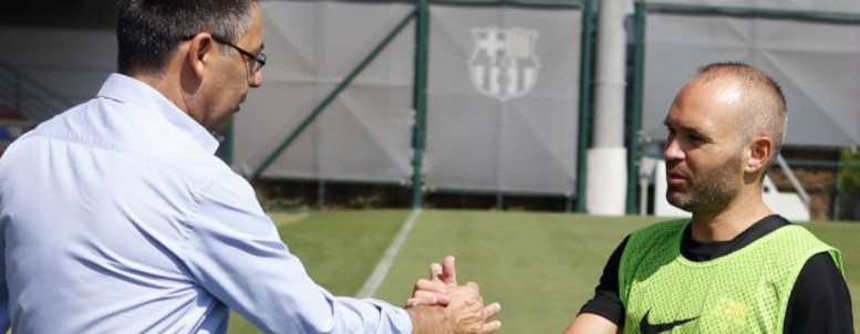 Iniesta dio el ‘OK’ a su renovación con el Barça por e-mail