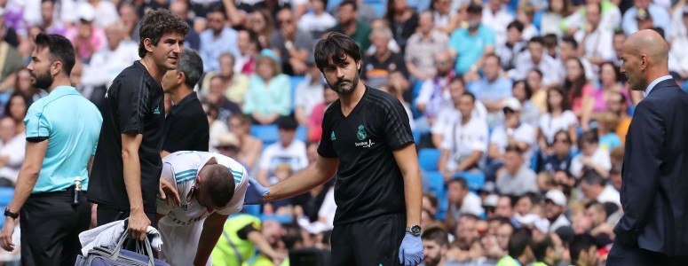 Benzema se retiró lesionado ante el Levante y puede ser baja para la Champions