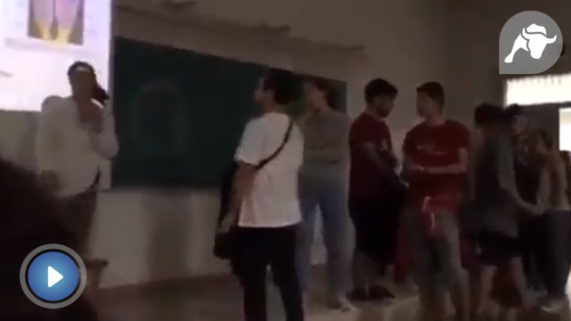 Una profesora planta cara a un grupo de separatistas: ‘Salid de mi clase’
