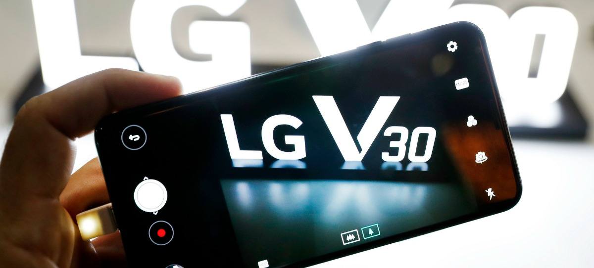 LG lanza su V30, que mejora la grabación y reproducción de audio y vídeo