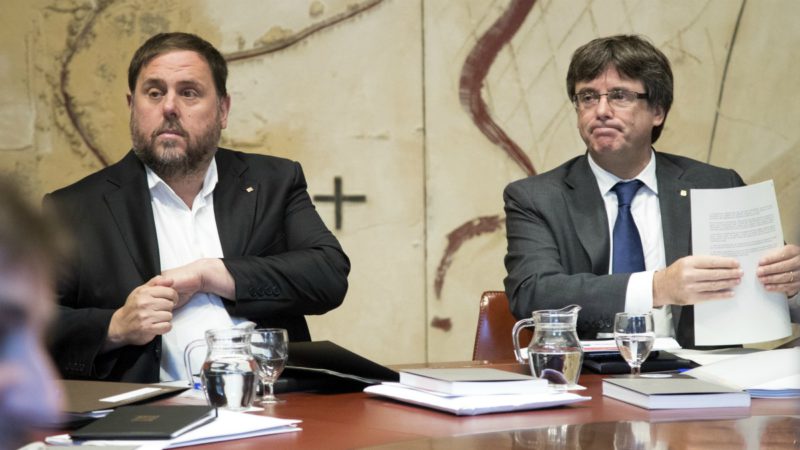 Puigdemont acusa al Gobierno de suspender de facto el autogobierno de Cataluña