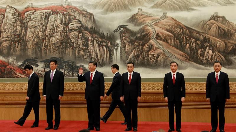 El nuevo Comité Permanente del PCCH, con Xi Jinping a la cabeza