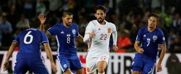 Un aficionado israelí se acercó a Isco con un cuchillo tras el partido en Jerusalén