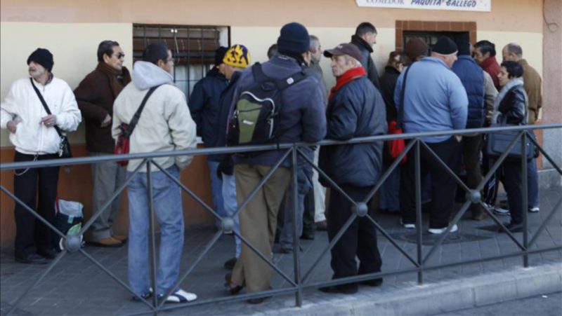 Uno de cada cinco españoles vive en riesgo de pobreza con 8.500 euros al año