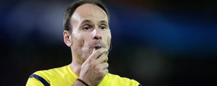 Mateu Lahoz, el árbitro perdonavidas de las estrellas, hunde a Juanfran