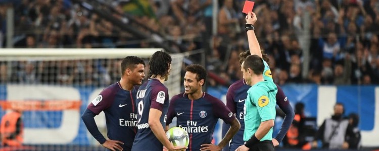 Neymar estalla: “Me lanzaron zumo de naranja, Coca-Cola… Esto no es fútbol”