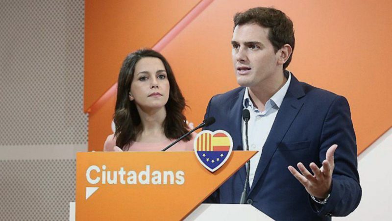 Rivera llama 'ingenuo' a Rajoy por confiar en la lealtad de los Mossos