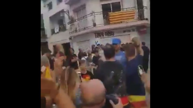 Agentes de la Guardia Civil recibidos al grito de 'no estáis solos'
