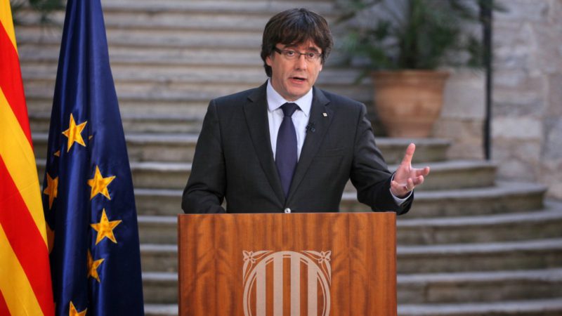 Puigdemont desafía a las instituciones y no acepta su cese ni el 155