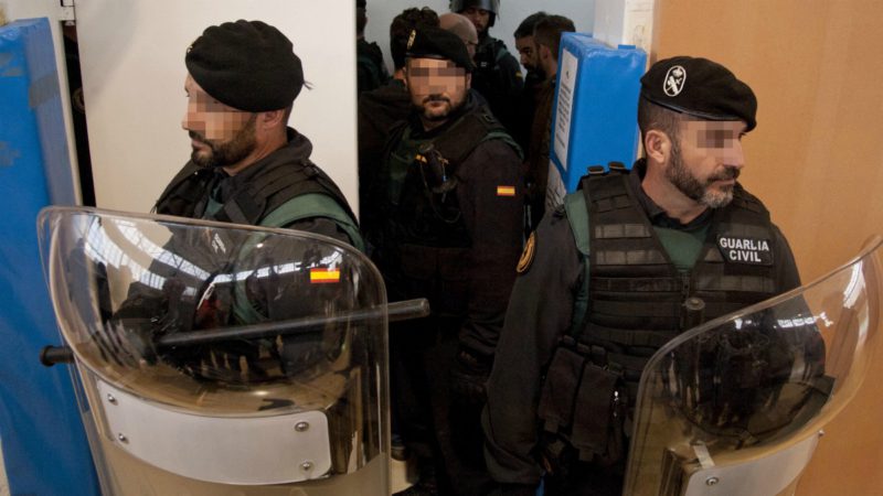 Guardias civiles denunciarán a los Mossos y a alcaldes separatistas