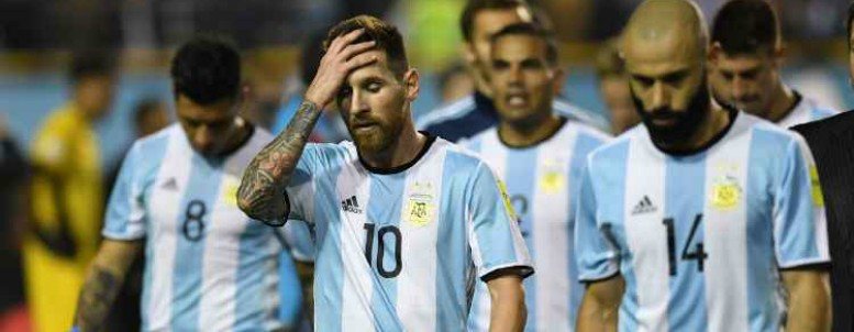 Messi tampoco arranca a Argentina en la casa de Maradona