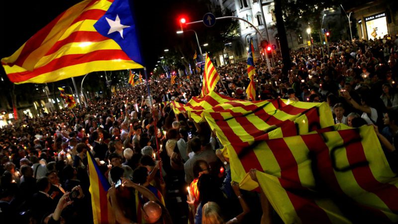 Miles de personas piden en Barcelona libertad para Sànchez y Cuixart