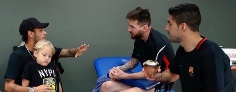 La morriña de Neymar: acude al entrenamiento del Barça a ver a Messi y Suárez