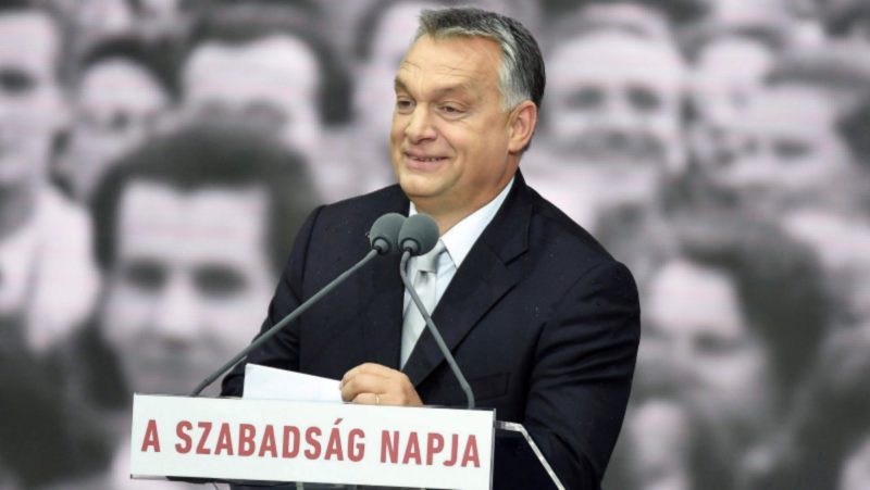 Orbán: 'La inmigración está partiendo Europa por la mitad'