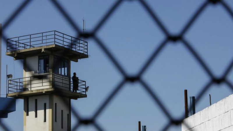 Un preso hiere a cuatro funcionarios en el Centro Penitenciario de Albocàsser