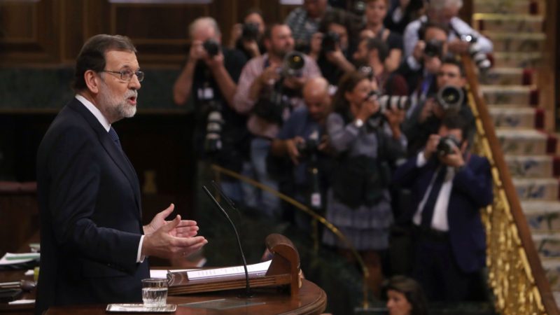 Diario de un golpe | El Gobierno advierte a Puigdemont: 'Una respuesta ambigua impulsará el 155'