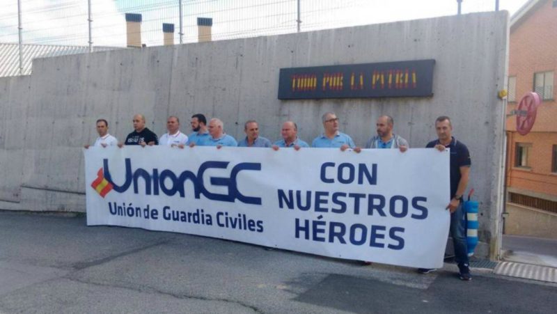 Concentración en Alsasua en apoyo de los 'héroes' de la Guardia Civil