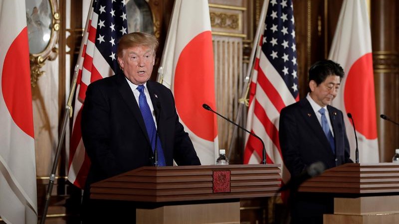 El presidente de Estados Unidos, Donald Trump, y su homólogo japonés, Shinzo Abe